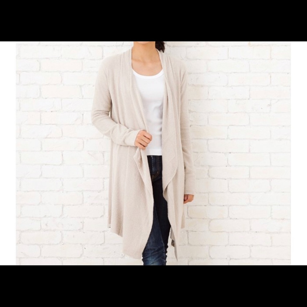 Barefoot Dreams bamboo chic lite calypso wrap.